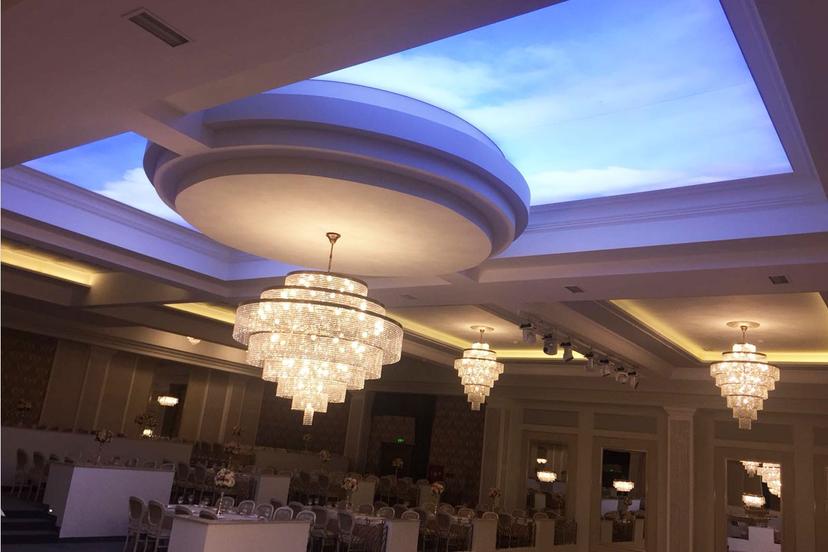 https://honeypot0.s3.amazonaws.com/1700053371067-gallery-Ghibi-Ballroom-Salon-Amfiteatru-7.jpg