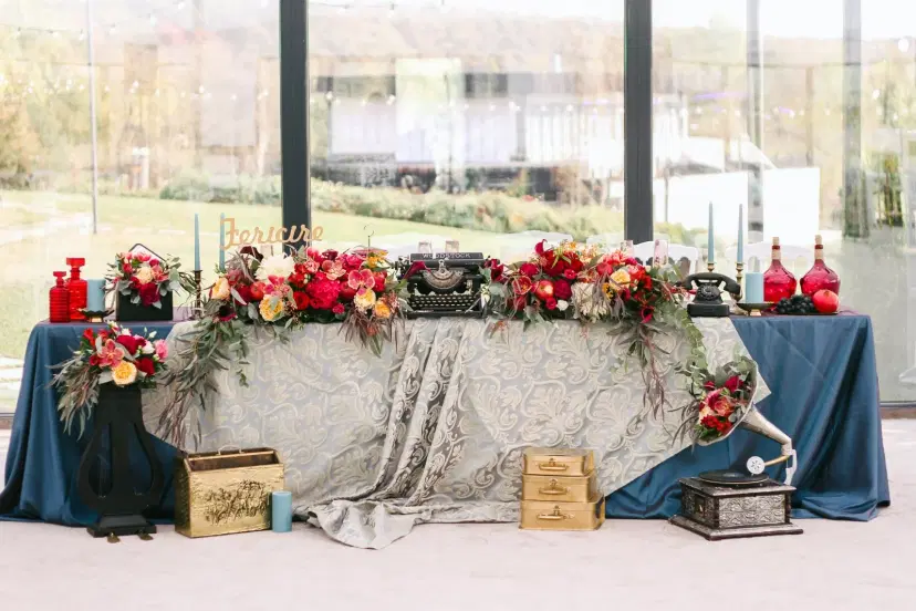 https://honeypot0.s3.amazonaws.com/1700089662600-gallery-Lagoo-Snagov-Decoratiuni-2018-1-1.webp