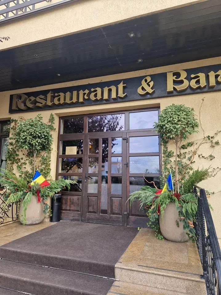https://honeypot0.s3.amazonaws.com/1701713788475-gallery-RESTAURANT%20SOLARINO%20%289%29.webp