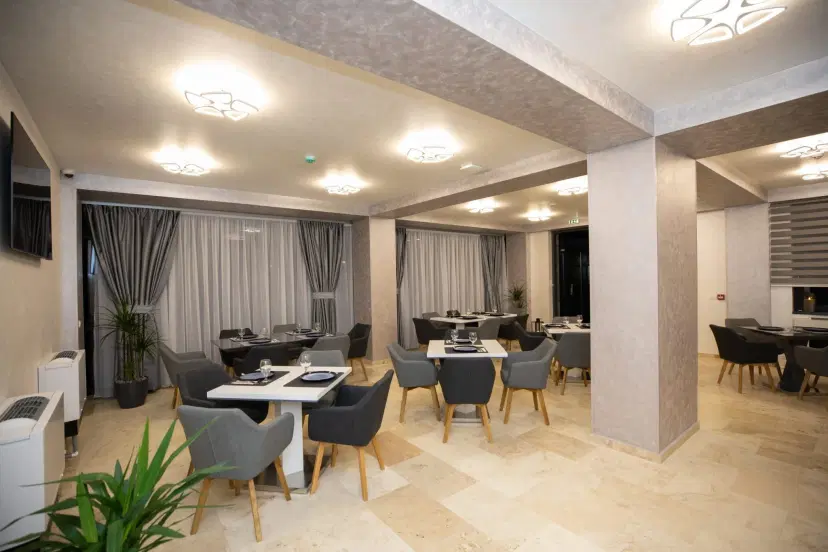 https://honeypot0.s3.amazonaws.com/1701766877749-gallery-HOTEL%20DEL%20PONTE%20%283%29.webp